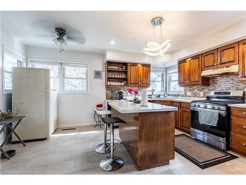 797 Highway 6, Caledonia, ON - Indoor Photo Showing Kitchen