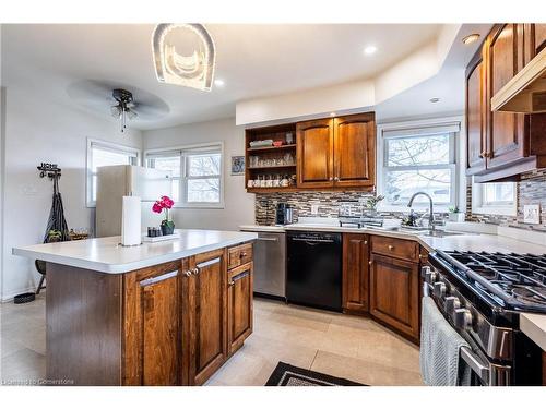 797 Highway 6, Caledonia, ON - Indoor Photo Showing Kitchen With Double Sink