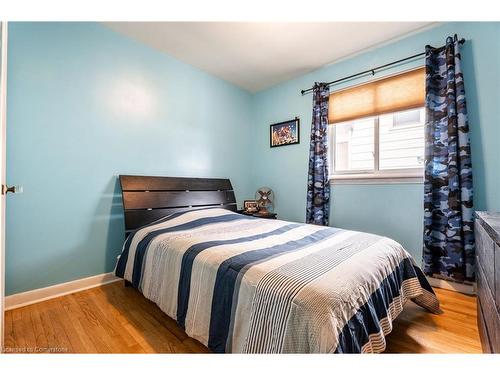 54 Sherwood Rise, Hamilton, ON - Indoor Photo Showing Bedroom