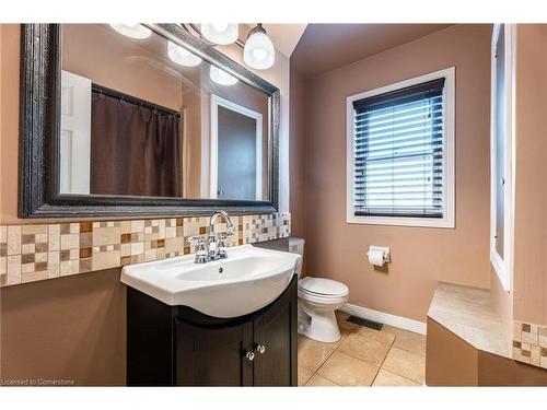 54 Sherwood Rise, Hamilton, ON - Indoor Photo Showing Bathroom