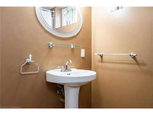 54 Sherwood Rise, Hamilton, ON - Indoor Photo Showing Bathroom