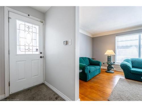 54 Sherwood Rise, Hamilton, ON - Indoor Photo Showing Living Room