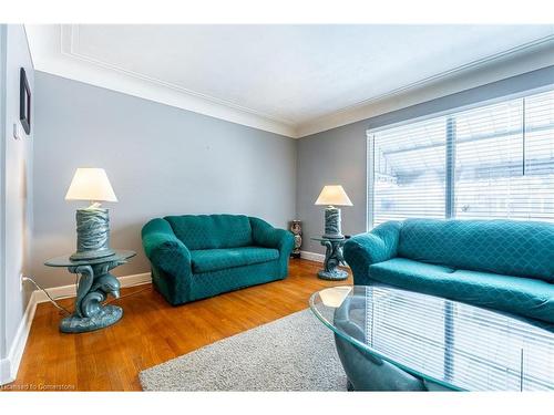 54 Sherwood Rise, Hamilton, ON - Indoor Photo Showing Living Room