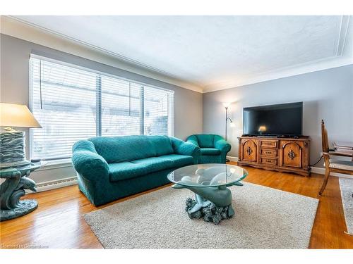 54 Sherwood Rise, Hamilton, ON - Indoor Photo Showing Living Room