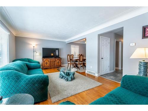 54 Sherwood Rise, Hamilton, ON - Indoor Photo Showing Living Room