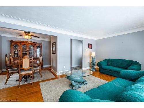 54 Sherwood Rise, Hamilton, ON - Indoor Photo Showing Living Room