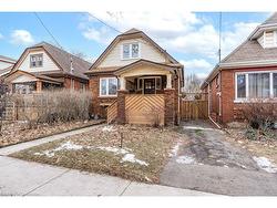 92 Graham Avenue S Hamilton, ON L8K 2M3