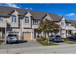 32 Forest Valley Crescent  Dundas, ON L9H 0A7