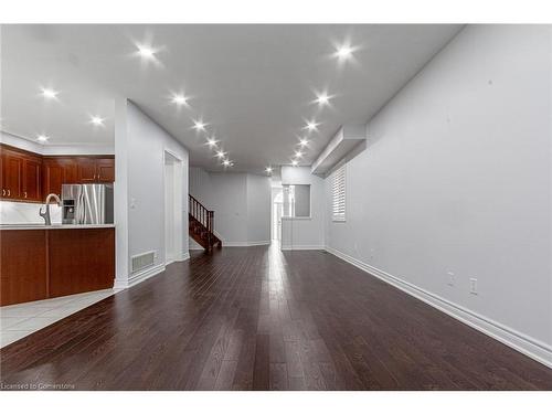 7 Connell Crescent, Hamilton, ON - Indoor Photo Showing Kitchen