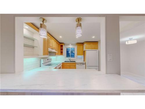 118 Rolling Meadows Drive, Kitchener, ON - Indoor Photo Showing Kitchen