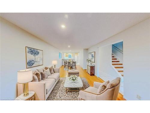 118 Rolling Meadows Drive, Kitchener, ON - Indoor Photo Showing Living Room