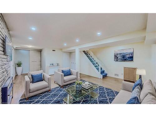 118 Rolling Meadows Drive, Kitchener, ON - Indoor Photo Showing Living Room