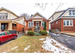 303 Houghton Avenue S Hamilton, ON L8K 2N4