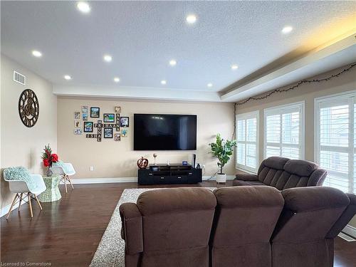 Upper-34 Watervale Drive, Kitchener, ON - Indoor Photo Showing Living Room