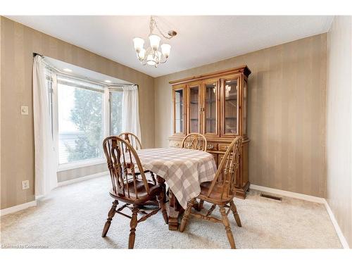 1353 Fisher Avenue, Burlington, ON - Indoor Photo Showing Dining Room