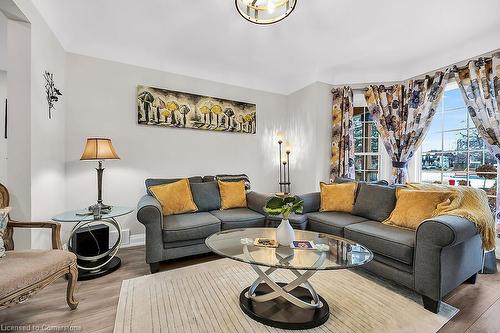 214 East Avenue N, Hamilton, ON - Indoor Photo Showing Living Room