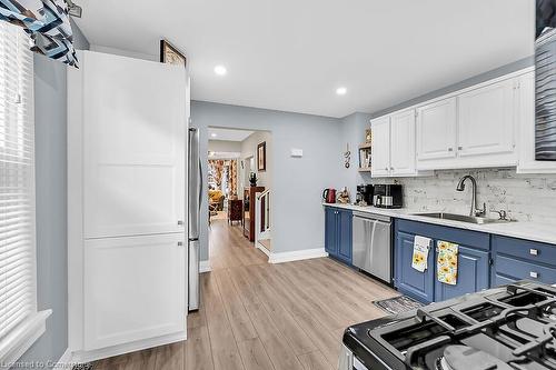 214 East Avenue N, Hamilton, ON - Indoor Photo Showing Kitchen