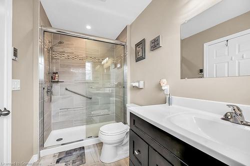 214 East Avenue N, Hamilton, ON - Indoor Photo Showing Bathroom