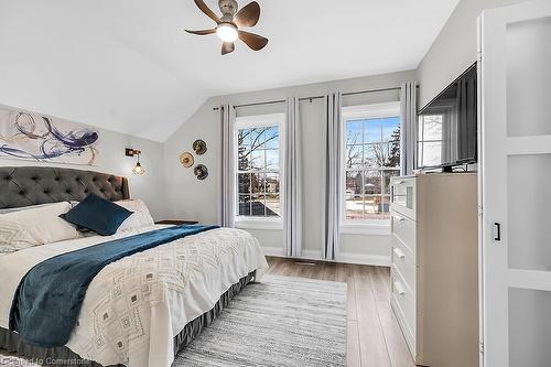 214 East Avenue N, Hamilton, ON - Indoor Photo Showing Bedroom