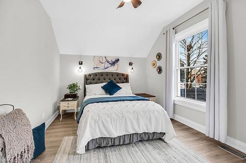 214 East Avenue N, Hamilton, ON - Indoor Photo Showing Bedroom