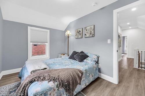 214 East Avenue N, Hamilton, ON - Indoor Photo Showing Bedroom