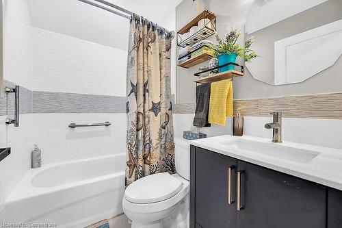 214 East Avenue N, Hamilton, ON - Indoor Photo Showing Bathroom