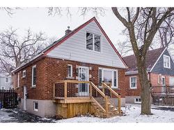 86 East 27th Street  Hamilton, ON L8V 3G1