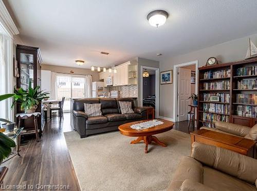 539 Mohawk Road W, Hamilton, ON - Indoor Photo Showing Living Room