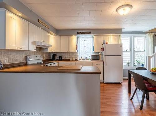 539 Mohawk Road W, Hamilton, ON - Indoor Photo Showing Kitchen