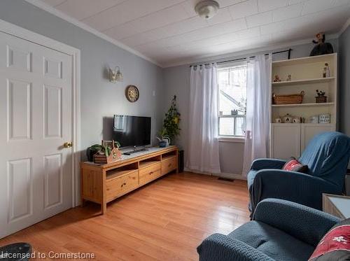 539 Mohawk Road W, Hamilton, ON - Indoor Photo Showing Living Room