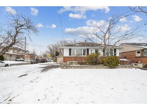 4 Fernwood Crescent, Hamilton, ON - Indoor Photo Showing Living Room