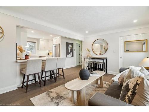 4 Fernwood Crescent, Hamilton, ON - Indoor Photo Showing Kitchen