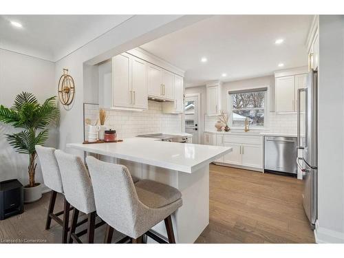 4 Fernwood Crescent, Hamilton, ON - Indoor Photo Showing Kitchen With Upgraded Kitchen