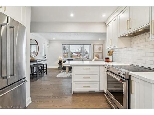 4 Fernwood Crescent, Hamilton, ON - Indoor Photo Showing Kitchen