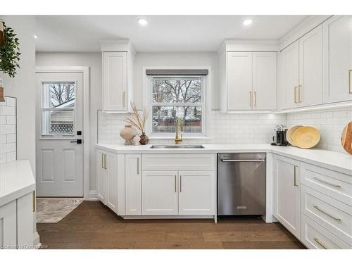 4 Fernwood Crescent, Hamilton, ON - Indoor Photo Showing Bathroom