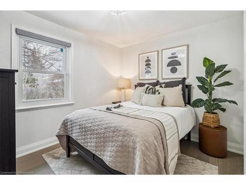 4 Fernwood Crescent, Hamilton, ON - Indoor Photo Showing Bedroom