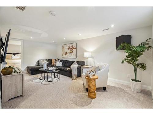 4 Fernwood Crescent, Hamilton, ON - Indoor Photo Showing Bedroom