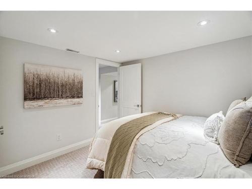 4 Fernwood Crescent, Hamilton, ON - Indoor Photo Showing Bathroom