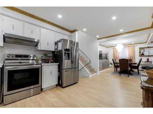 940 Stone Church Road E, Hamilton, ON - Indoor Photo Showing Kitchen