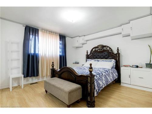 940 Stone Church Road E, Hamilton, ON - Indoor Photo Showing Bedroom