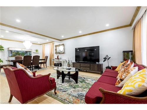 940 Stone Church Road E, Hamilton, ON - Indoor Photo Showing Living Room