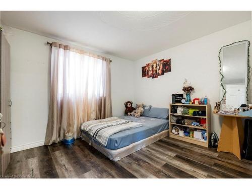 940 Stone Church Road E, Hamilton, ON - Indoor Photo Showing Bedroom