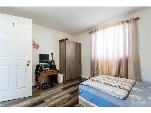 940 Stone Church Road E, Hamilton, ON - Indoor Photo Showing Bedroom