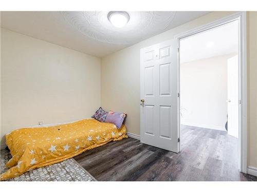 940 Stone Church Road E, Hamilton, ON - Indoor Photo Showing Bedroom