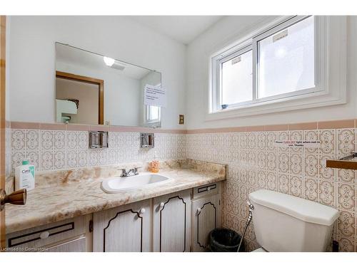 940 Stone Church Road E, Hamilton, ON - Indoor Photo Showing Bathroom