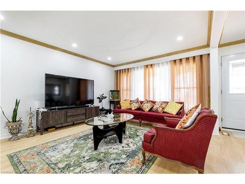 940 Stone Church Road E, Hamilton, ON - Indoor Photo Showing Living Room