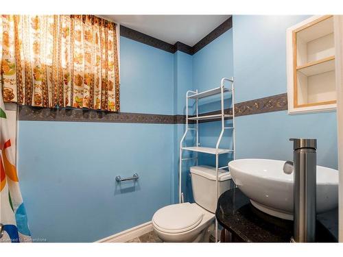 940 Stone Church Road E, Hamilton, ON - Indoor Photo Showing Bathroom