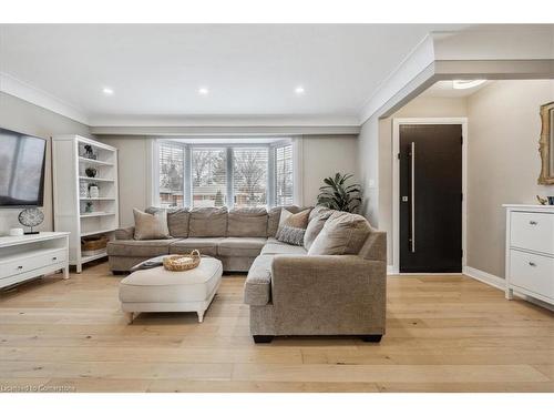 1142 Stanley Drive, Burlington, ON - Indoor Photo Showing Living Room