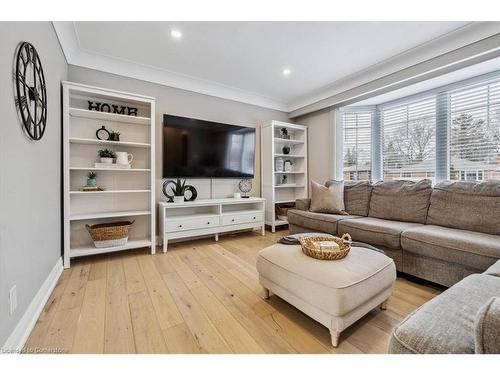 1142 Stanley Drive, Burlington, ON - Indoor Photo Showing Living Room