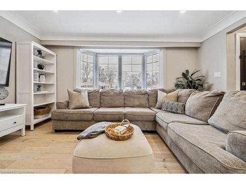 1142 Stanley Drive, Burlington, ON - Indoor Photo Showing Living Room